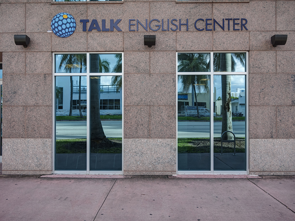 Opiniones sobre TALK International Miami Beach